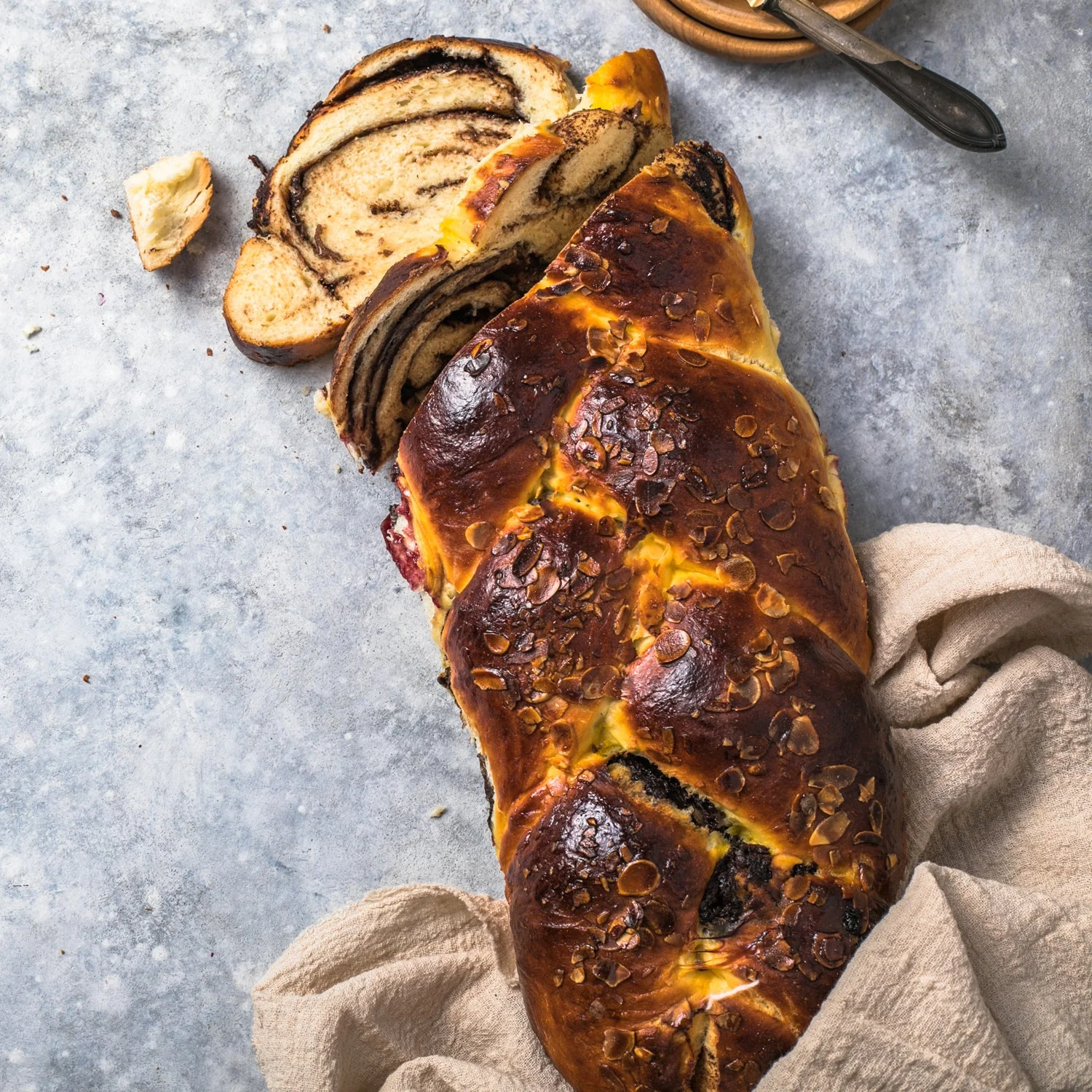 Chocolate Tsoureki – Soft Greek Brioche with Rich Dark Chocolate – 500g